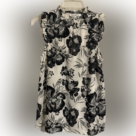 Rose + Olive Tops - Rose + Olive black & white pullover floral ruffle blouse top Women’s L 12-14 NEW